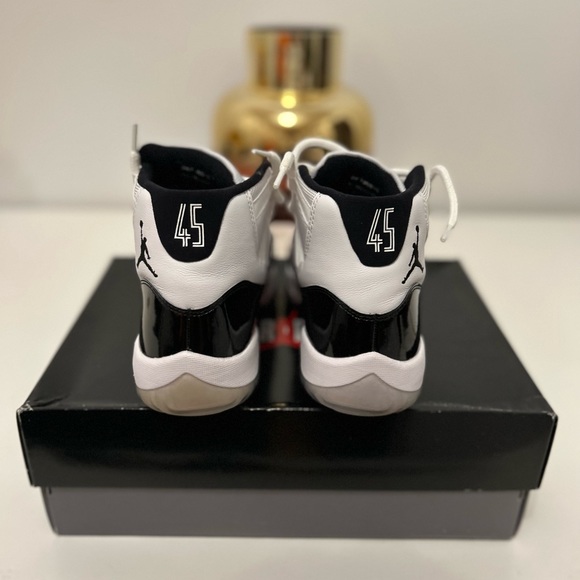 Air Jordan 11 Retro, White/Black Concord - Picture 3 of 9